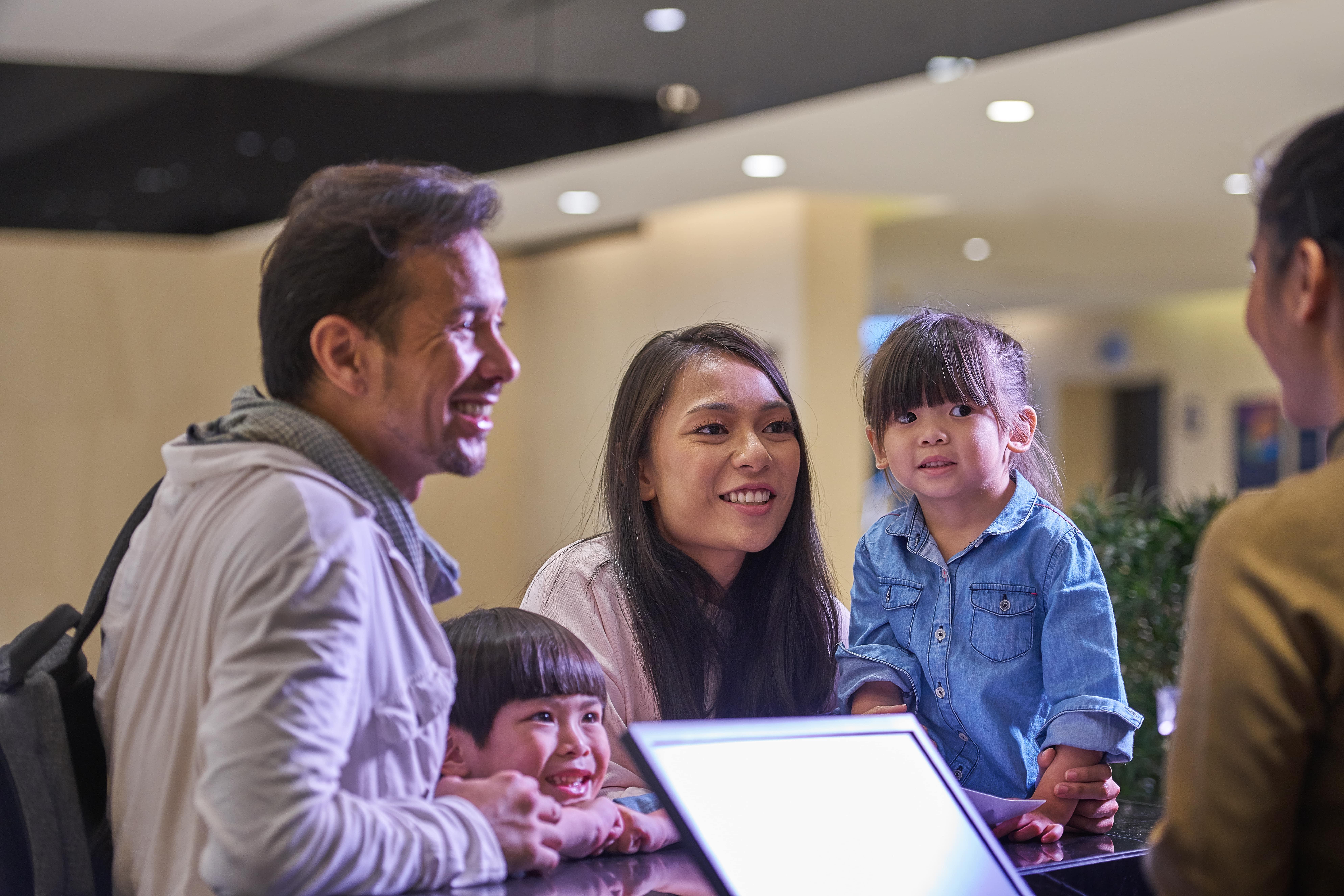 Grand Ion Delemen Hotel Cao nguyên Genting Ngoại thất bức ảnh Family at the airport