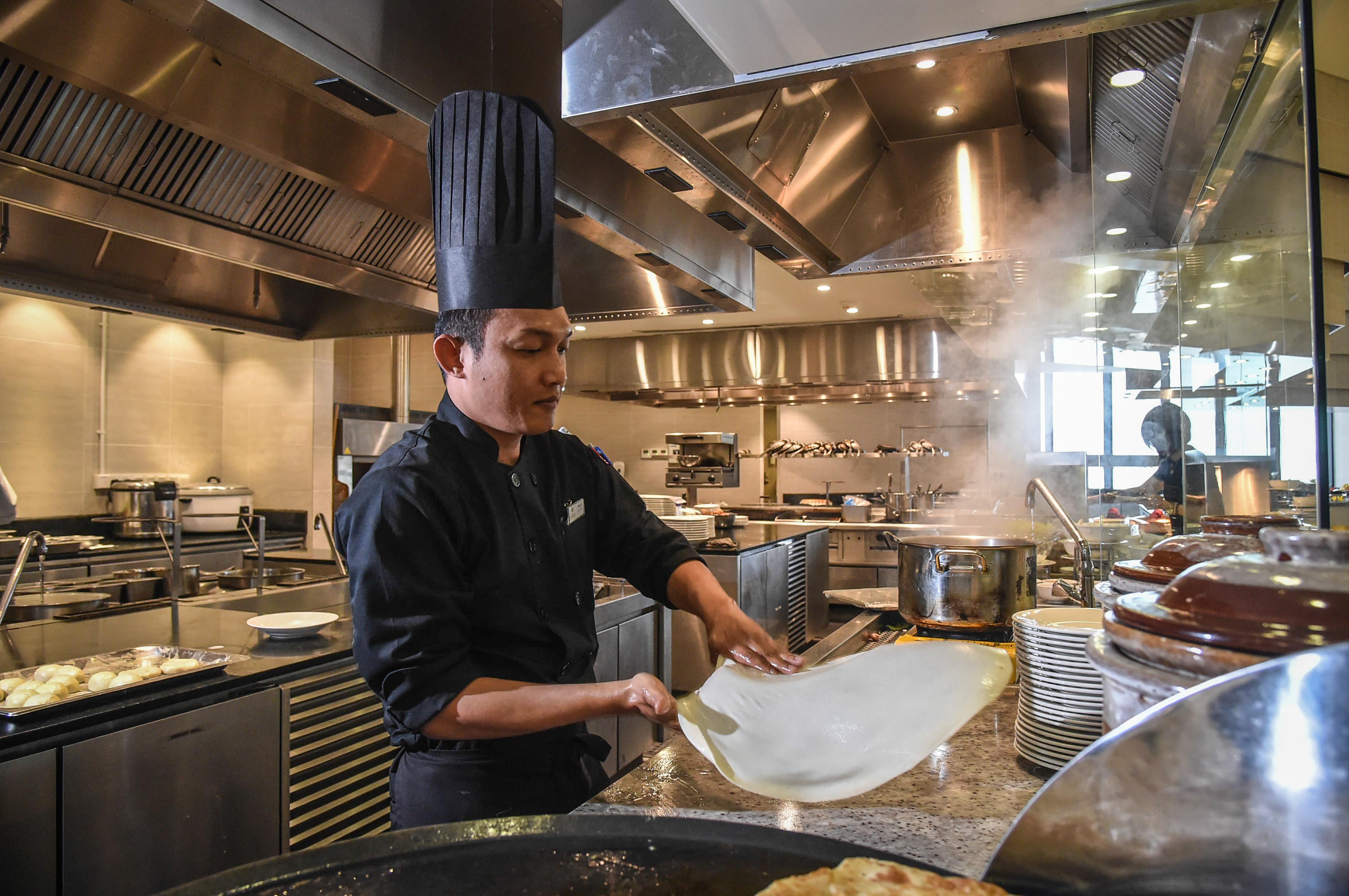Grand Ion Delemen Hotel Cao nguyên Genting Ngoại thất bức ảnh A chef preparing rice noodles