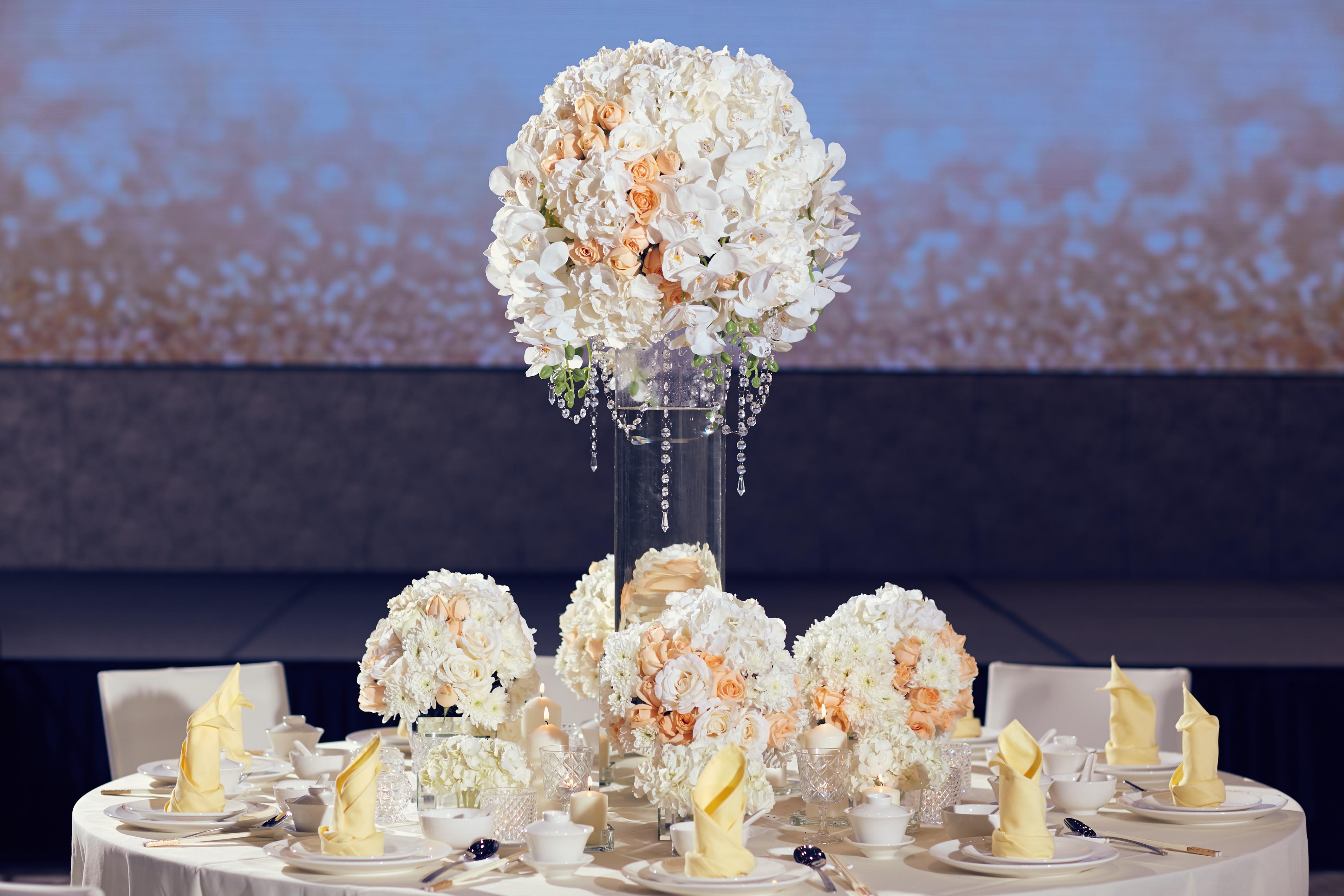 Grand Ion Delemen Hotel Cao nguyên Genting Ngoại thất bức ảnh A table decorated with flowers